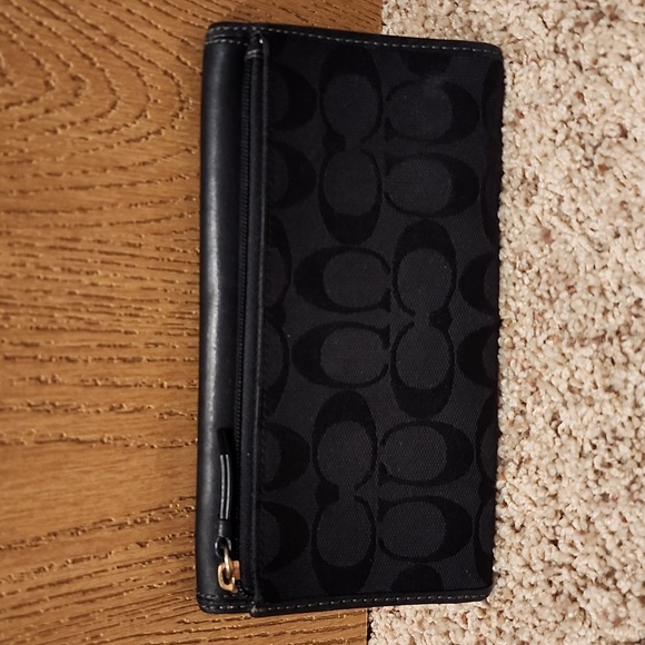 GUC Coach Wallet - Picture 3 of 8